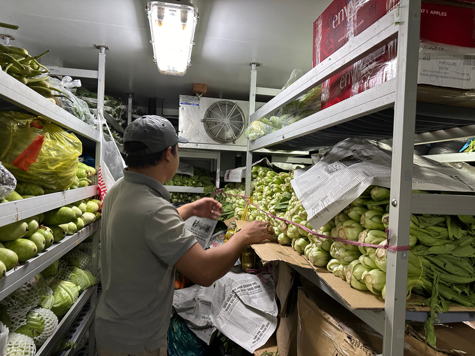 Kho lạnh bảo quản rau phục vụ các bữa ăn cho các thành viên trên tàu. (Ảnh: T.G)