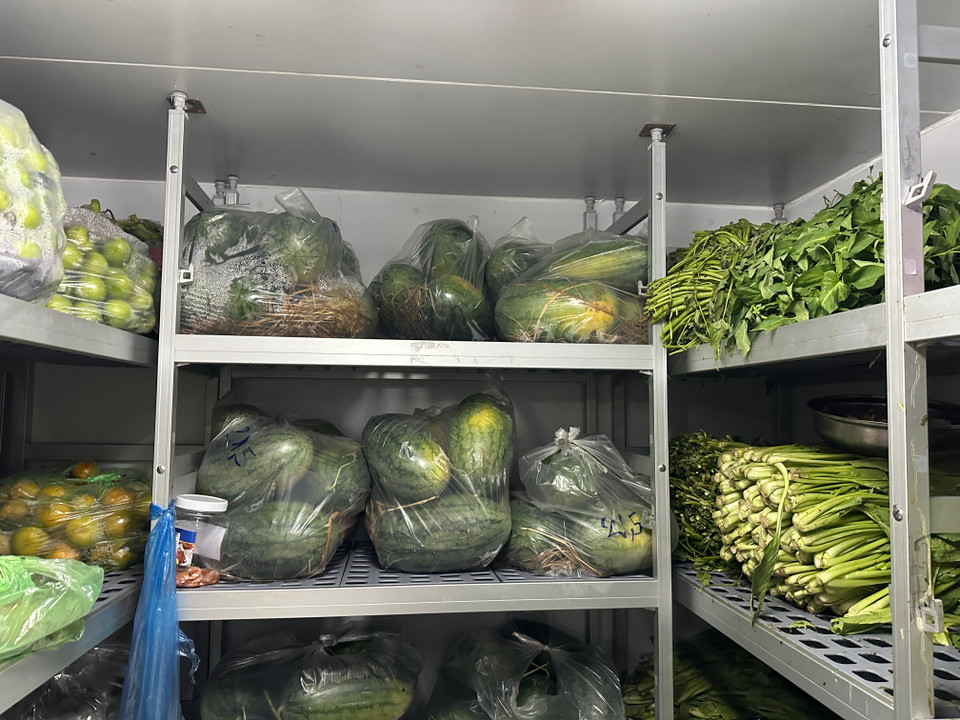 Các loại quả được bảo quản cẩn thận trong kho lạnh bảo quản thực phẩm. (Ảnh: T.G)