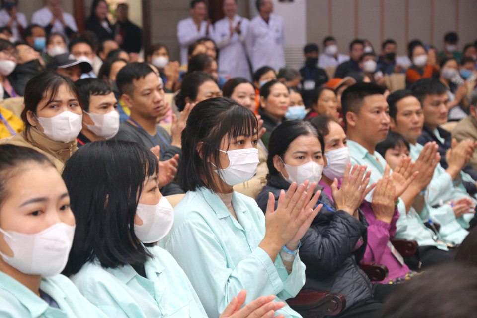 Chương trình 'Xuân yêu thương, Tết sẻ chia' đã hỗ trợ hơn 500 suất quà cho mỗi bệnh nhân với tổng giá trị lên tới 450 triệu đồng. (Ảnh: PV/Vietnam+)