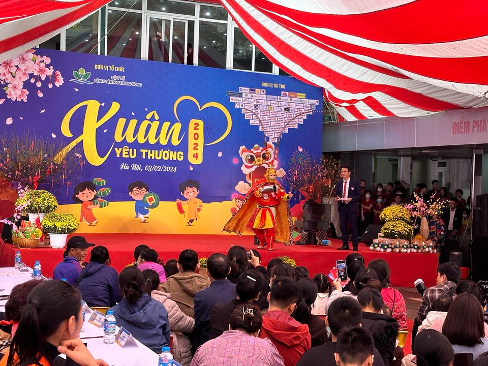 Tiết mục ảo thuật được giàn dựng công phu. (Ảnh: T.G/Vietnam+)