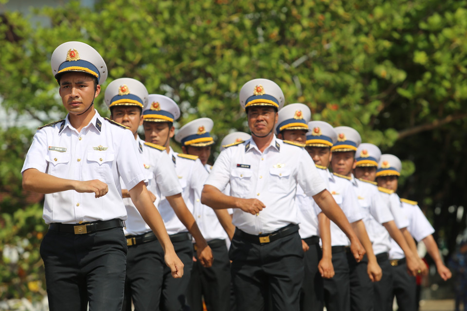 Phần duyệt đội ngũ với sự tham gia của nhiều lực lượng. (Ảnh: Hồng Sơn/Vietnam+)