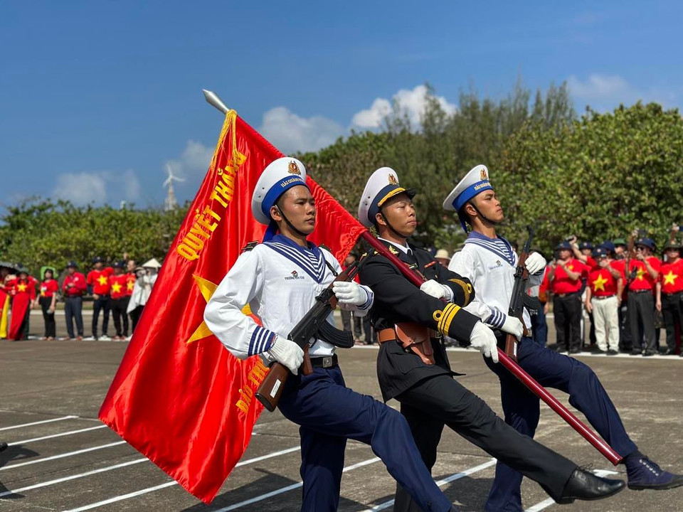 Lá cờ quyết thắng. (Ảnh: T.G/Vietnam+)