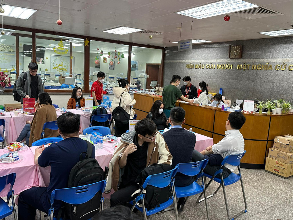  Trong tháng 12/2022 và tháng 1/2023, Viện đã tiếp nhận được trên 57.000 đơn vị máu. Lượng máu tiếp nhận này đã giúp Viện bảo đảm cung cấp máu ổn định cho hơn 180 bệnh viện tại Hà Nội và các tỉnh phía Bắc. (Ảnh: PV/Vietnam+)