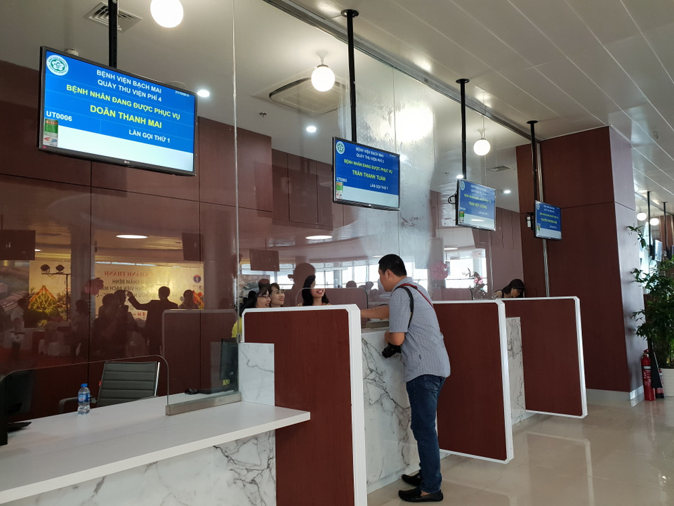 Hướng dẫn làm thủ tục khám chữa bệnh tại Bệnh viện Bạch Mai cơ sở 2. (Ảnh: PV/Vietnam+)