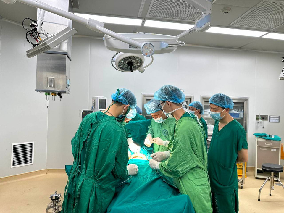 Một sản phụ sinh mổ vào thời điểm đầu năm mới 2023.(Ảnh: PV/Vietnam+)