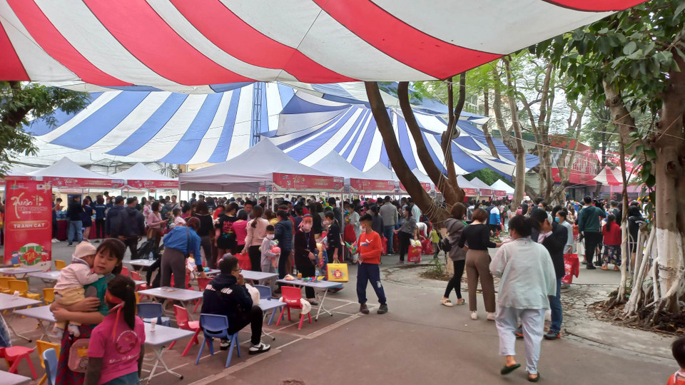 Không gian của 30 quầy gian hàng dành tặng các bé. (Ảnh: T.G/Vietnam+)