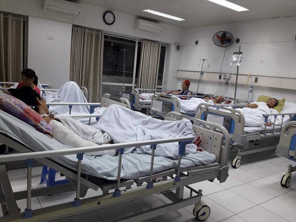 Các giường bệnh tại Khoa Ung bướu kín giường. (Ảnh: T.G/Vietnam+)