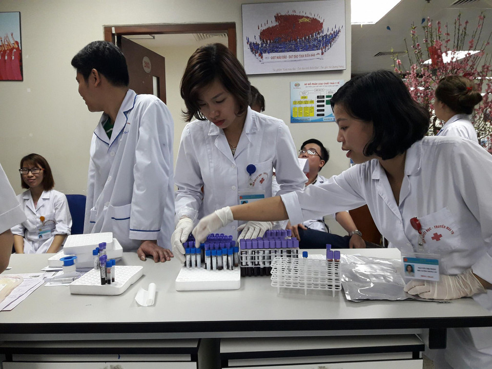 Công tác phục vụ hiến máu. (Ảnh: PV/Vietnam+)