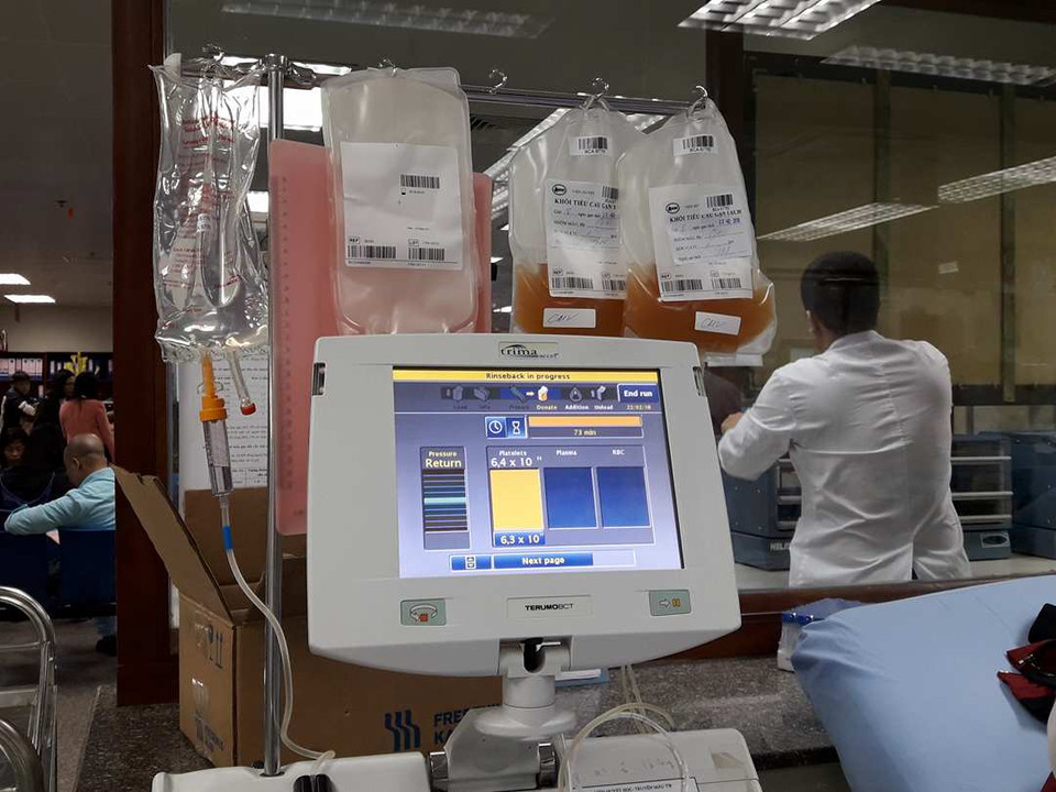 Những túi tiểu cầu được lấy từ nhiều người. (Ảnh: PV/Vietnam+)