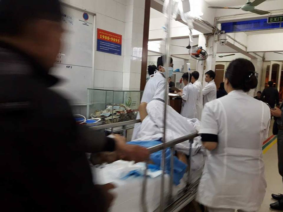 Những ca cấp cứu liên tục được chuyển đến. (Ảnh: PV/Vietnam+)