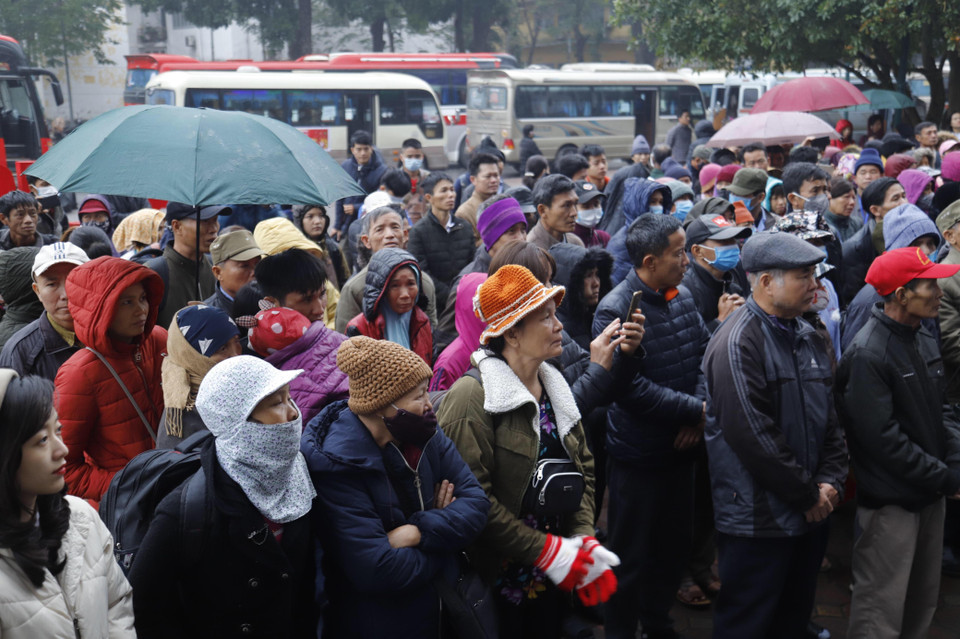  Những 'Chuyến xe yêu thương' sẽ giúp các bệnh nhân yên tâm, ấm lòng khi trở về quê ăn đón Tết bên những người thân. (Ảnh: PV/Vietnam+)