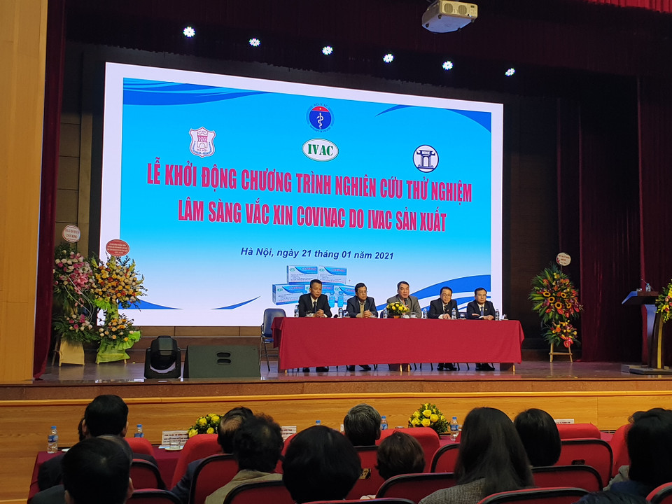 Các chuyên gia trả lời hỏi đáp tại buổi lễ khởi động. (Ảnh: T.G/Vietnam+)