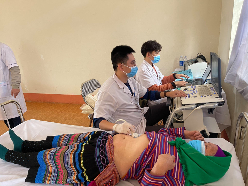  Hoạt động này thể hiện tình cảm, sự sẻ chia của Bệnh viện Hữu Nghị đối với đồng bào các dân tộc miền núi. (Ảnh: PV/Vietnam+)