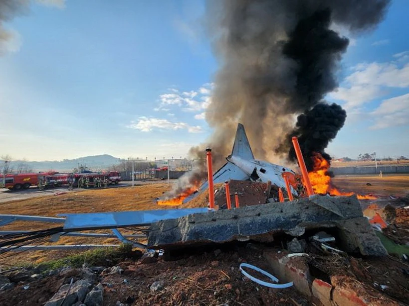 Hiện trường vụ tai nạn máy bay của hãng Jeju Air tại Hàn Quốc. (Nguồn: Korea Times)