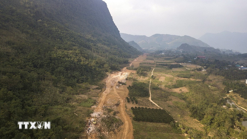 Đẩy nhanh tiến độ thi công, bồi thường, tái định cư Cao tốc Hòa Bình-Mộc Châu