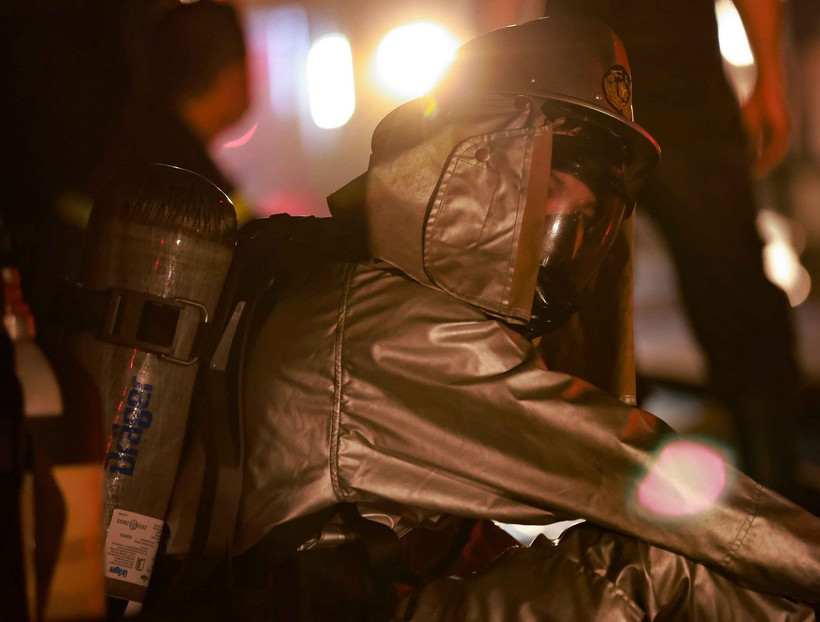 Lực lượng cứu hỏa dập tắt đám cháy. (Ảnh minh họa: Thanh Tùng/TTXVN)