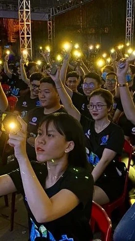 Chiến dịch Giờ Trái đất được tổ chức hàng năm thu hút đông đảo người dân tham gia. (Ánh: TTXVN)