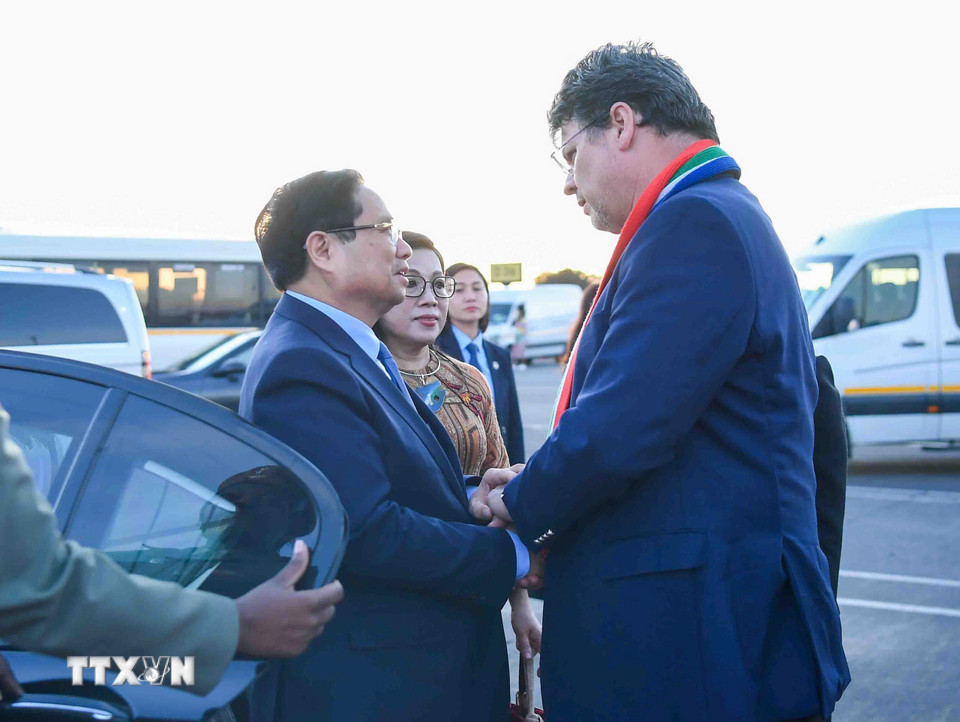 Lễ tiễn Thủ tướng Phạm Minh Chính và Phu nhân kết thúc chuyến tham dự Hội nghị Thượng đỉnh G20 tại Nam Phi. (Ảnh: Dương Giang/TTXVN)