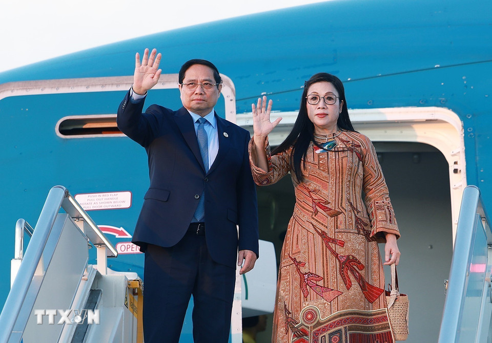 Thủ tướng Phạm Minh Chính và Phu nhân kết thúc chuyến tham dự Hội nghị Thượng đỉnh G20 tại Nam Phi. (Ảnh: Dương Giang/TTXVN)