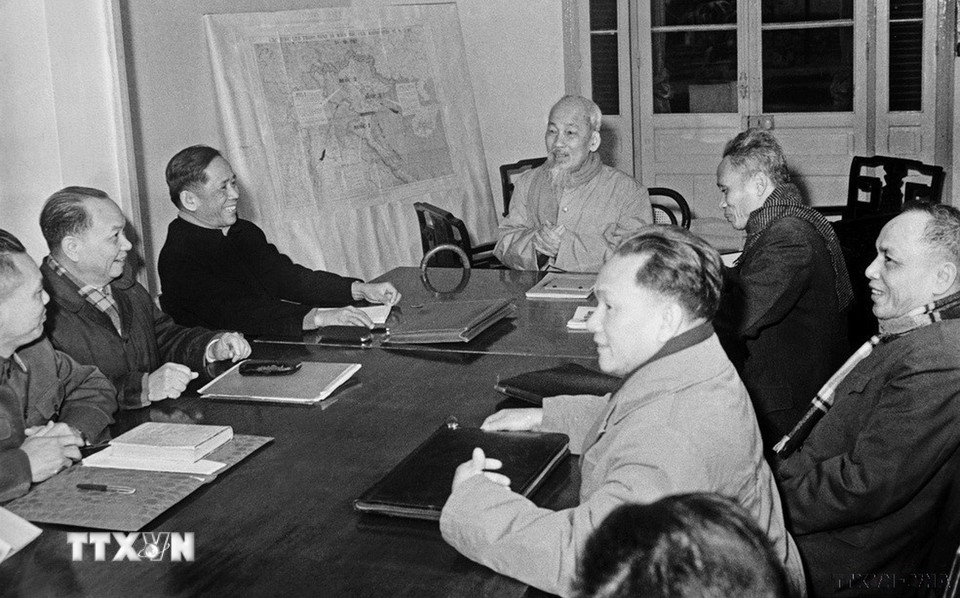 Chủ tịch Hồ Chí Minh chủ trì phiên họp lần thứ 3 của Ban chấp hành Trung ương bàn về kế hoạch Nhà nước năm 1961 (Hà Nội, 12/1960). (Ảnh: TTXVN)