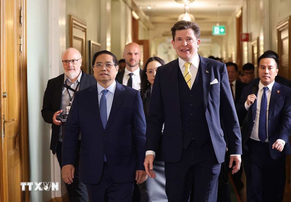 Thủ tướng Phạm Minh Chính hội kiến Chủ tịch Quốc hội Thụy Điển Andreas Norlén. (Ảnh: Dương Giang/TTXVN)