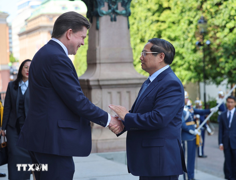 Thủ tướng Phạm Minh Chính hội kiến Chủ tịch Quốc hội Thụy Điển Andreas Norlén. (Ảnh: Dương Giang/TTXVN)