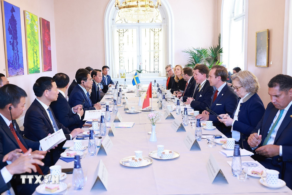 Thủ tướng Phạm Minh Chính hội kiến Chủ tịch Quốc hội Thụy Điển Andreas Norlén. (Ảnh: Dương Giang/TTXVN)