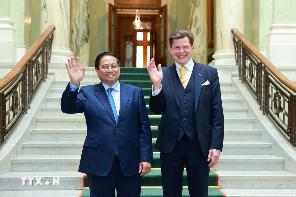 Thủ tướng Phạm Minh Chính hội kiến Chủ tịch Quốc hội Thụy Điển Andreas Norlén. (Ảnh: Dương Giang/TTXVN)