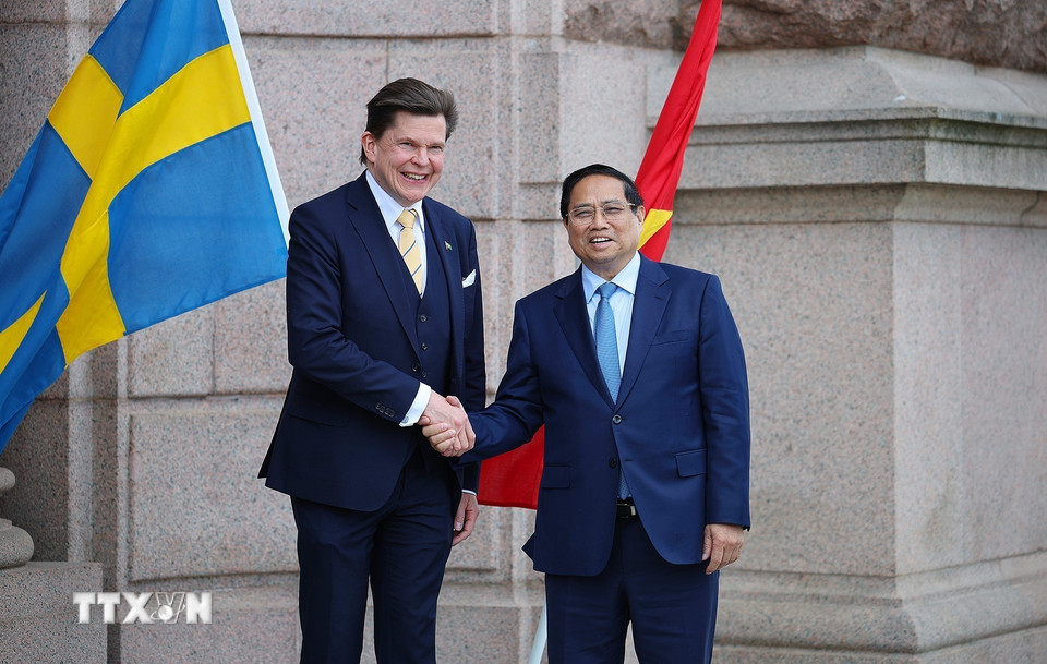 Thủ tướng Phạm Minh Chính hội kiến Chủ tịch Quốc hội Thụy Điển Andreas Norlén. (Ảnh: Dương Giang/TTXVN)