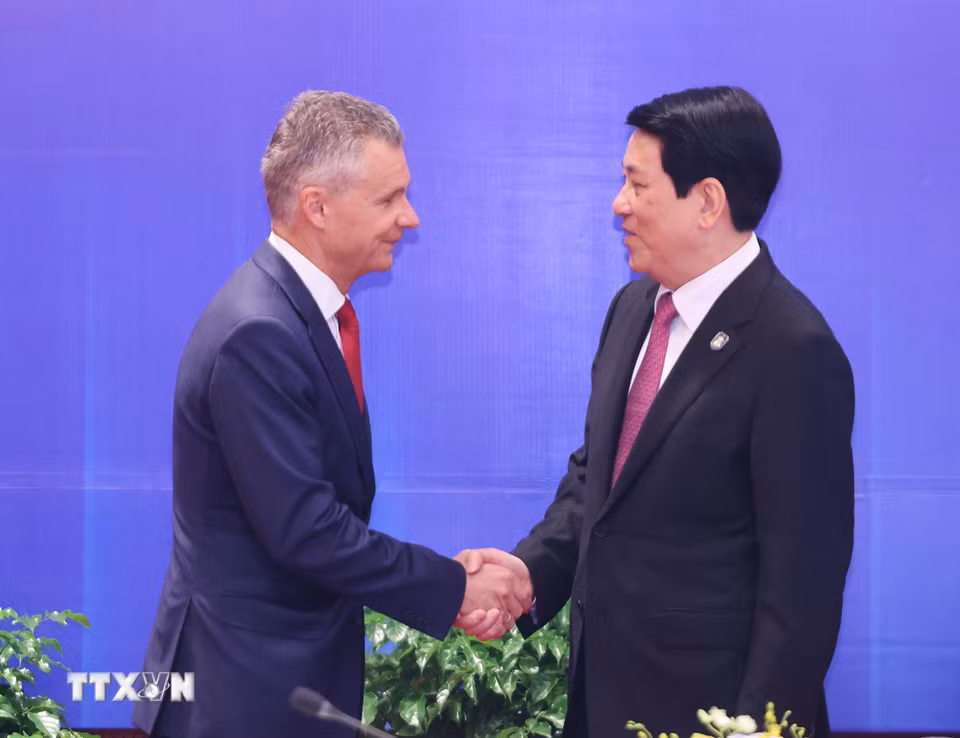 Chủ tịch nước Lương Cường tiếp ngài Matt Thistlethwaite, đồng Bộ trưởng về Ngoại giao và Thương mại Australia. (Ảnh: Lâm Khánh/TTXVN)