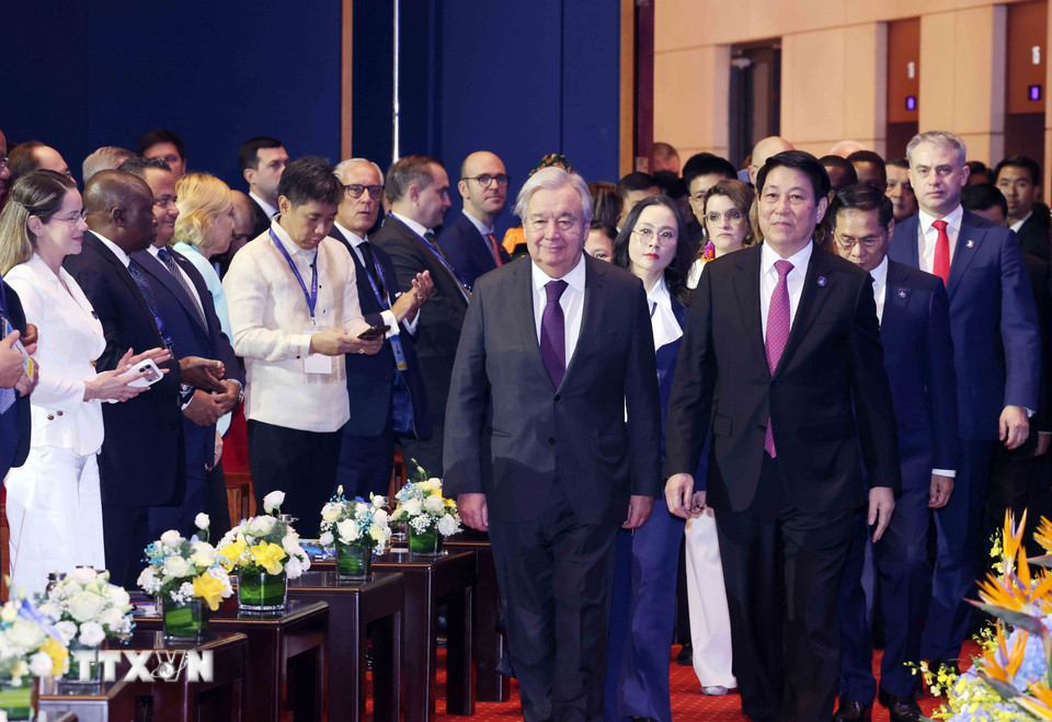 Chủ tịch nước Lương Cường và Tổng Thư ký Liên hợp quốc António Guterres đồng chủ trì Lễ mở ký và Hội nghị Công ước của Liên hợp quốc về chống tội phạm mạng (Công ước Hà Nội). (Ảnh: TTXVN)