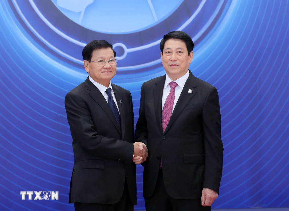 Chủ tịch nước Lương Cường đón Tổng Bí thư, Chủ tịch nước Lào Thongloun Sisoulith dự Lễ mở ký Công ước Hà Nội. (Ảnh: Phạm Kiên/TTXVN)