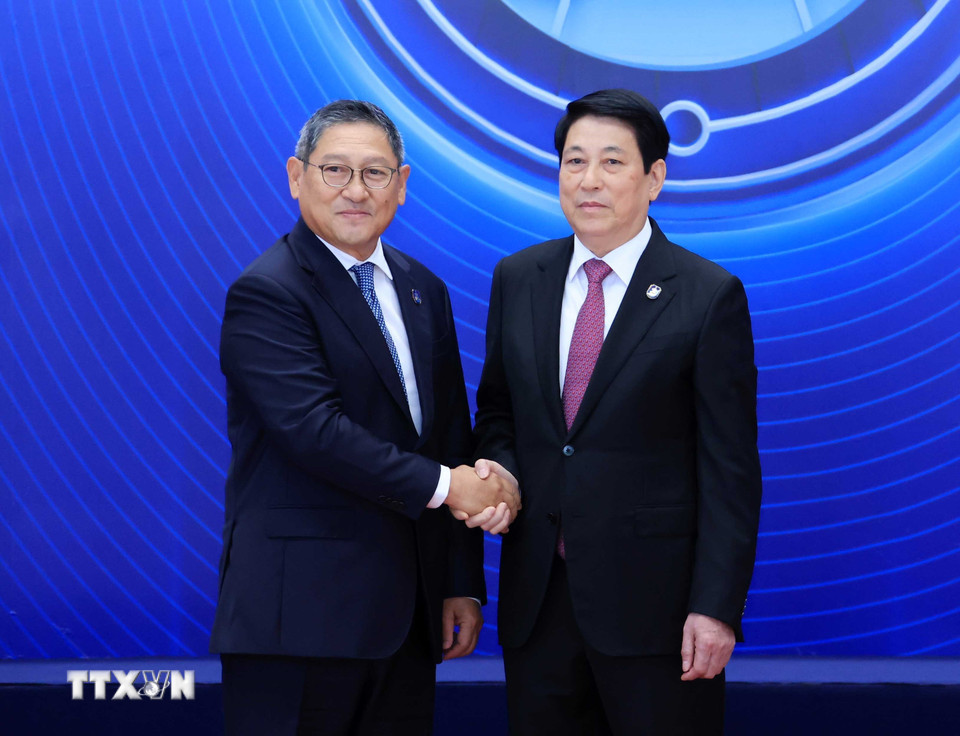 Chủ tịch nước Lương Cường đón Phó Thủ tướng Campuchia Sok Chenda Sophea dự Lễ mở ký và Hội nghị cấp cao Công ước Liên hợp quốc về chống tội phạm mạng tại Hà Nội, từ ngày 25-26/10/2025. (Ảnh: Lâm Khánh/TTXVN)