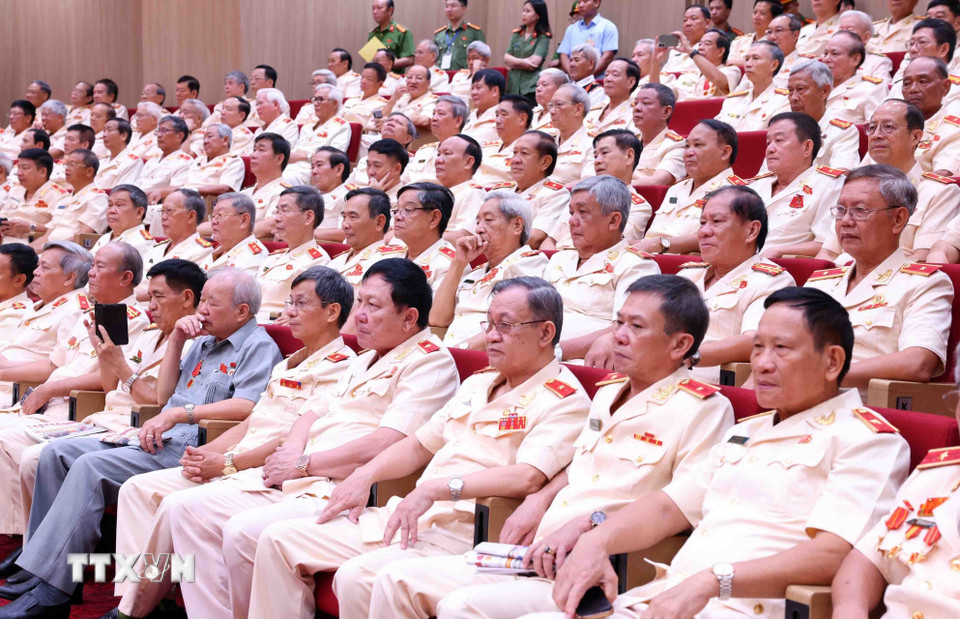 Các cán bộ Công an cấp cao nghỉ hưu tại buổi gặp mặt. (Ảnh: Phạm Kiên/TTXVN)