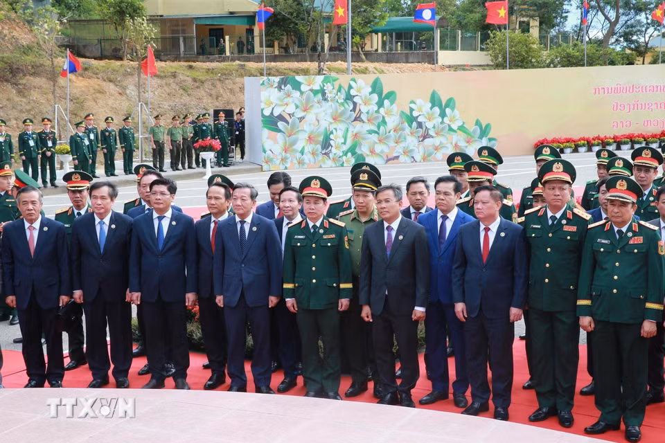Các đại biểu Việt Nam sang Lào dự Giao lưu hữu nghị Quốc phòng biên giới Việt Nam - Lào lần thứ ba. (Ảnh: Trọng Đức/TTXVN)