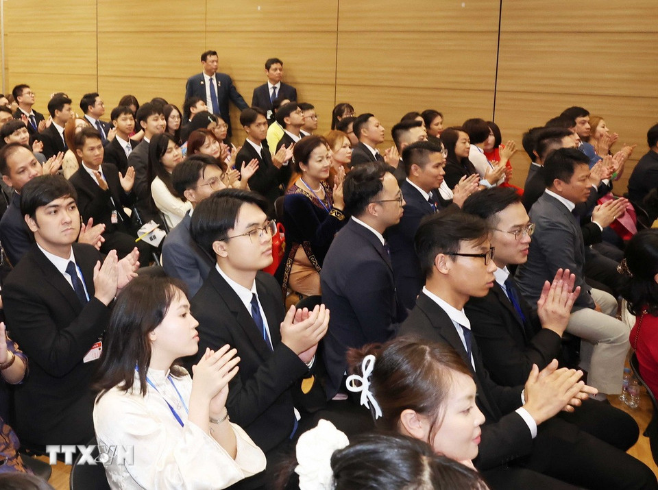 Các đại biểu tham dự buổi gặp. (Ảnh: Thống Nhất/TTXVN)