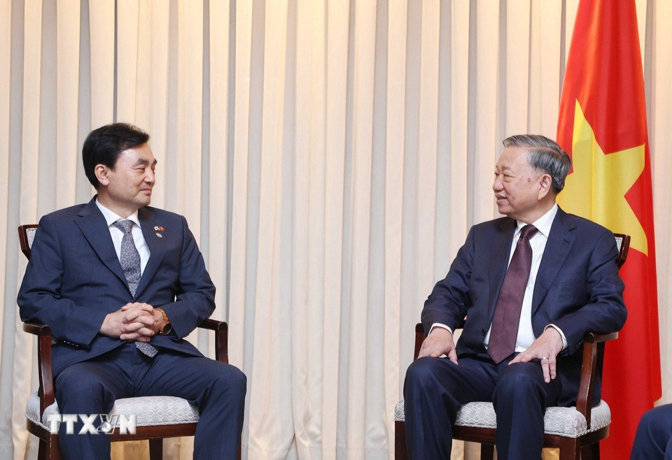 Tổng Bí thư Tô Lâm tiếp ông Ahn Gyu Back, Chủ tịch Nhóm Nghị sỹ hữu nghị Hàn Quốc-Việt Nam. (Ảnh: Thống Nhất/TTXVN)