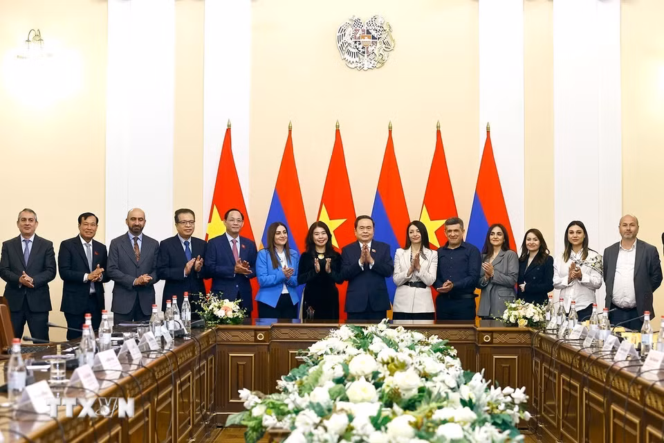 Chủ tịch Quốc hội Trần Thanh Mẫn tiếp Trưởng Nhóm nghị sỹ hữu nghị Armenia - Việt Nam Hasmik Hakobyan. (Ảnh: Doãn Tấn/TTXVN)