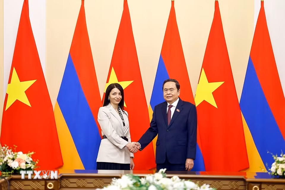 Chủ tịch Quốc hội Trần Thanh Mẫn tiếp Trưởng Nhóm nghị sỹ hữu nghị Armenia - Việt Nam Hasmik Hakobyan. (Ảnh: Doãn Tấn/TTXVN)