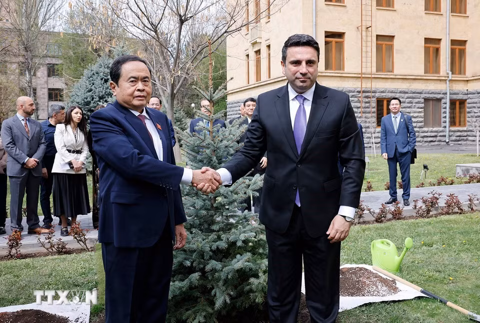Chủ tịch Quốc hội Trần Thanh Mẫn và Chủ tịch Quốc hội Armenia Alen Simonyan. (Ảnh: Doãn Tấn/TTXVN)