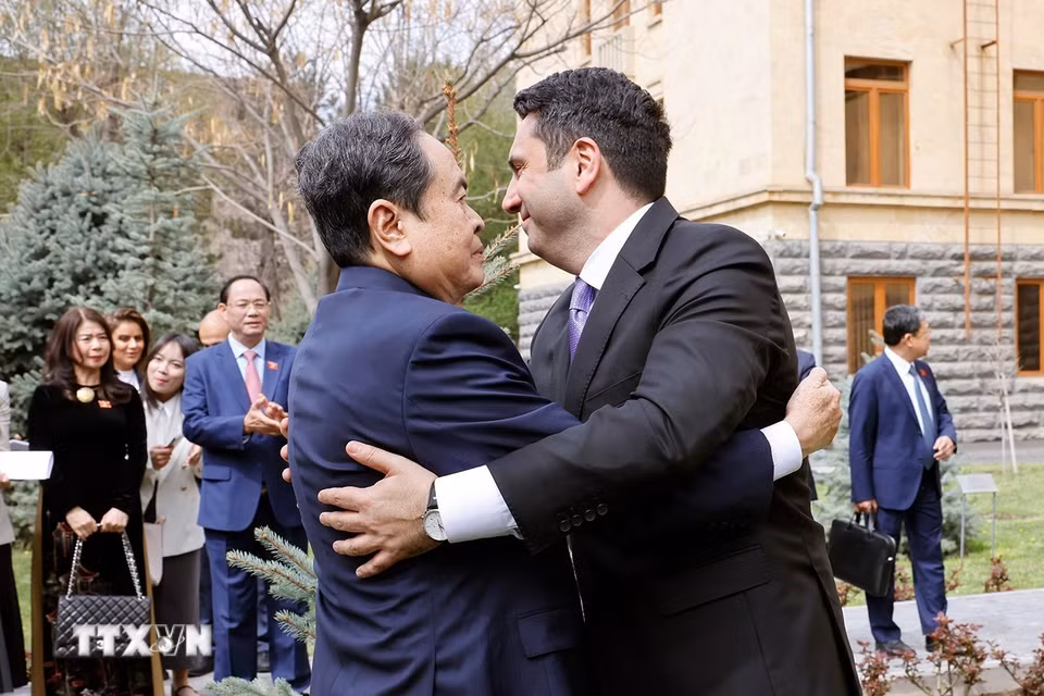 Chủ tịch Quốc hội Trần Thanh Mẫn và Chủ tịch Quốc hội Armenia Alen Simonyan. (Ảnh: Doãn Tấn/TTXVN)