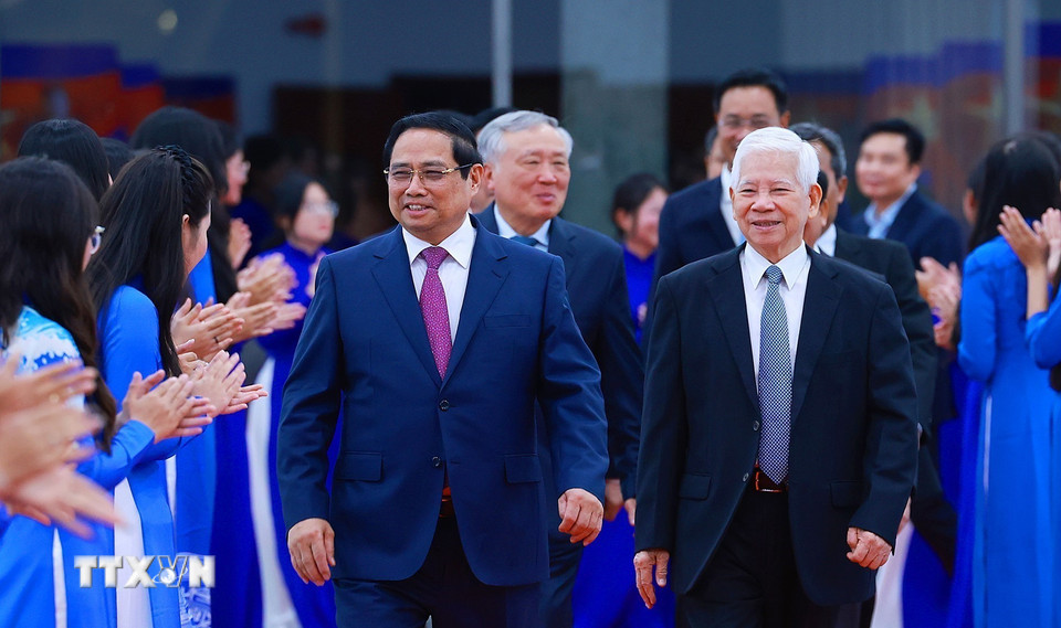 Thủ tướng Phạm Minh Chính đến dự Chương trình nghệ thuật chính luận “Thủ tướng Phạm Văn Đồng - trọn đời vì nước, vì dân”. (Ảnh: Dương Giang/TTXVN)