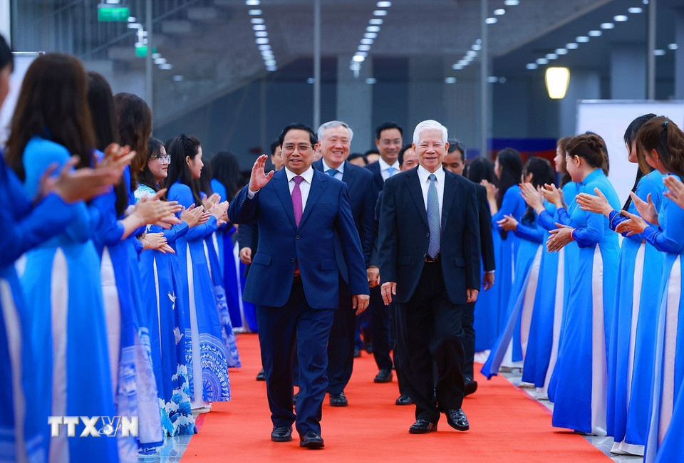 Thủ tướng Phạm Minh Chính đến dự Chương trình nghệ thuật chính luận “Thủ tướng Phạm Văn Đồng - trọn đời vì nước, vì dân”. (Ảnh: Dương Giang/TTXVN)