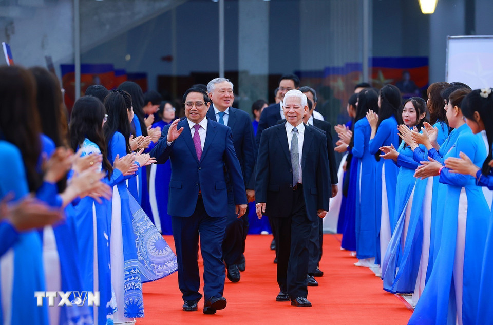 Thủ tướng Phạm Minh Chính đến dự Chương trình nghệ thuật chính luận “Thủ tướng Phạm Văn Đồng - trọn đời vì nước, vì dân”. (Ảnh: Dương Giang/TTXVN)