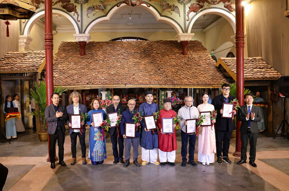 Chương trình được tổ chức trong bối cảnh năm đầu tiên phường Hoàn Kiếm vận hành theo mô hình chính quyền địa phương hai cấp, qua đó khẳng định vai trò chủ động, sáng tạo của chính quyền cơ sở trong việc kế thừa, phát huy giá trị di sản văn hóa, đưa di sản gắn chặt hơn với đời sống cộng đồng và các hoạt động văn hóa. (Ảnh: Thanh Tùng/TTXVN)