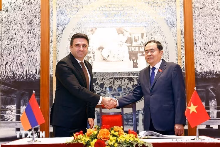 Chiều 19/11/2024, tại Nhà Quốc hội, Chủ tịch Quốc hội Trần Thanh Mẫn chủ trì lễ đón Chủ tịch Quốc hội Cộng hòa Armenia Alen Simonyan thăm chính thức Việt Nam. (Ảnh: Doãn Tấn/TTXVN)