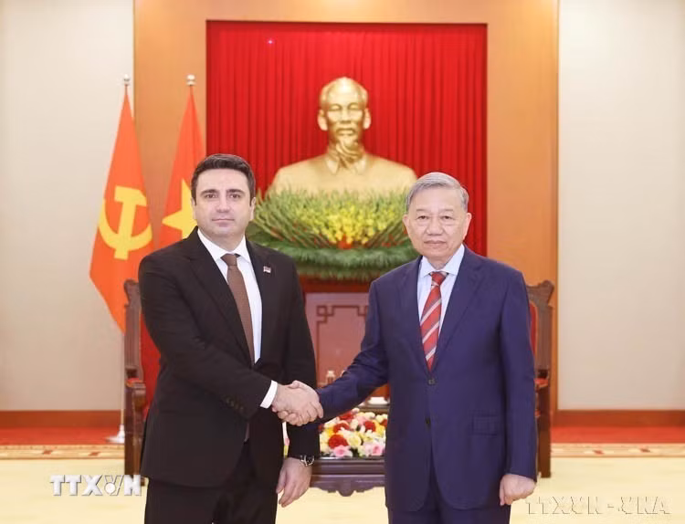 Chiều 19/11/2024, tại Trụ sở Trung ương Đảng, Tổng Bí thư Tô Lâm tiếp Chủ tịch Quốc hội Cộng hòa Armenia Alen Simonyan thăm chính thức Việt Nam. (Ảnh: Thống Nhất/TTXVN)