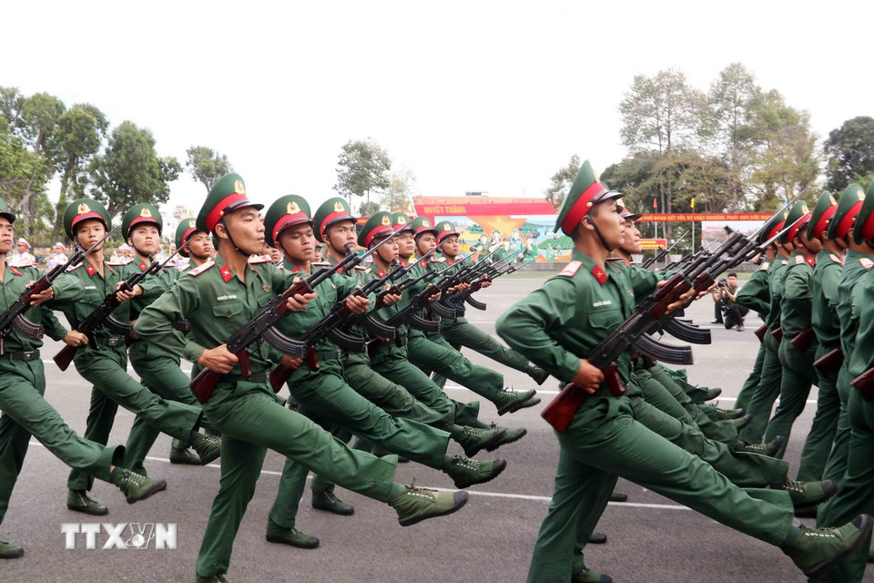 Chương trình duyệt đội hình, đội ngũ lực lượng vũ trang Thành phố Hồ Chí Minh. (Ảnh: Xuân Khu/TTXVN)