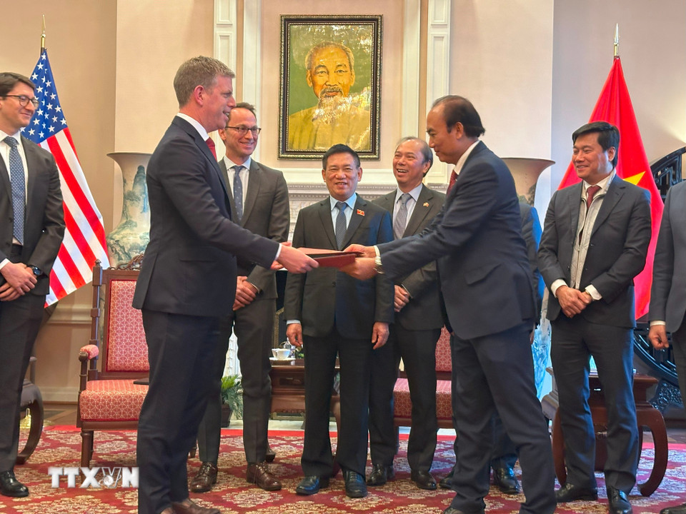 Phó Thủ tướng Hồ Đức Phớc chứng kiến Lễ trao Bản ghi nhớ hợp tác giữa Công ty Cổ phần hàng không Vietjet và công ty Air Finance của Hoa Kỳ. (Ảnh: Ngọc Quang/TTXVN)