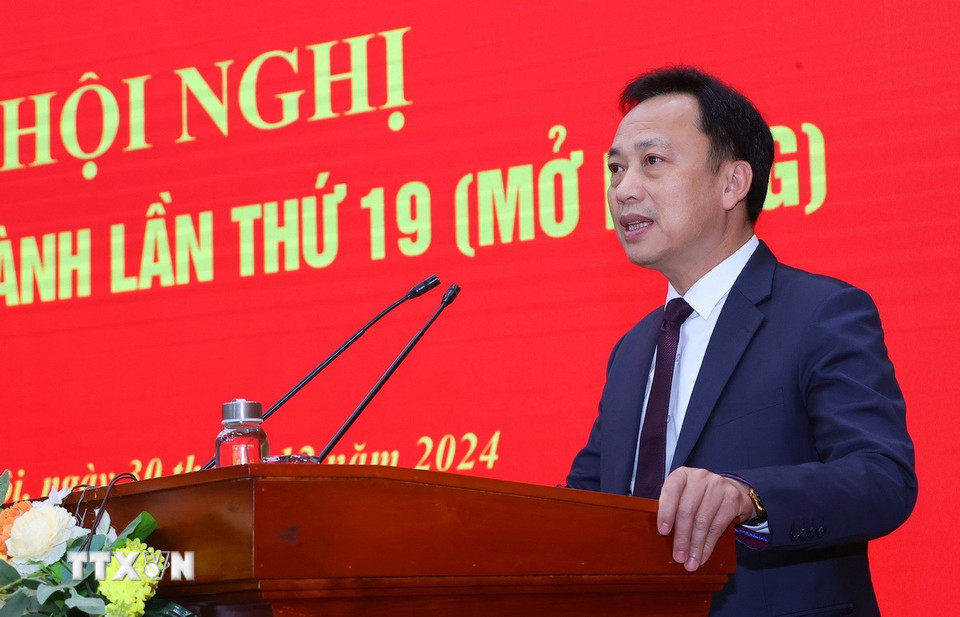 Phó Bí thư Thường trực Đảng bộ Khối các cơ quan Trung ương Lại Xuân Lâm phát biểu khai mạc. (Ảnh: Văn Điệp/TTXVN)